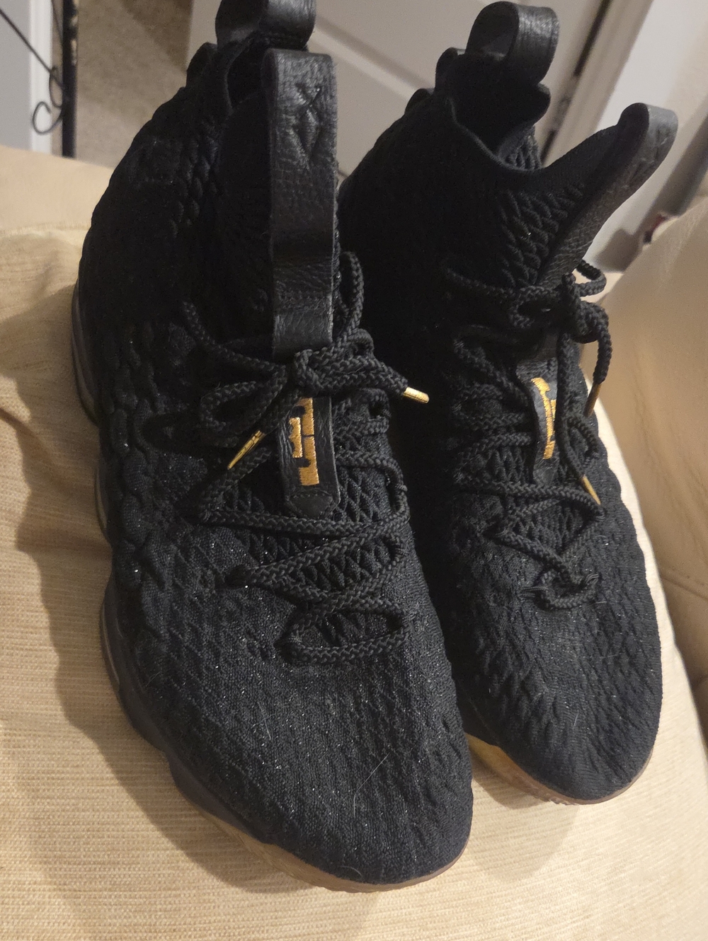 Men's Nike LeBron 15 XV Metallic Gold Black Basketball Shoes Size 13 EUC